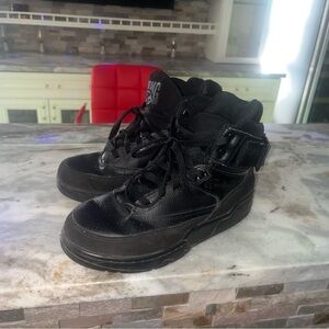 Patrick Ewing 33 HI Triple
Black Basketball Shoes (Size 7)